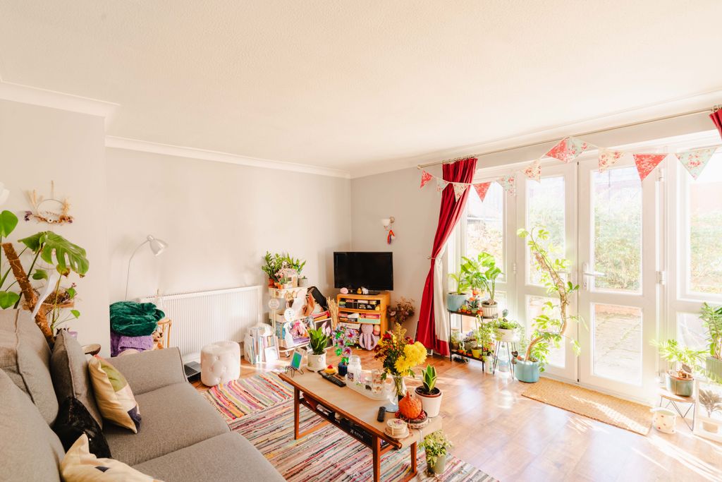 Property photo 1 of 8 11