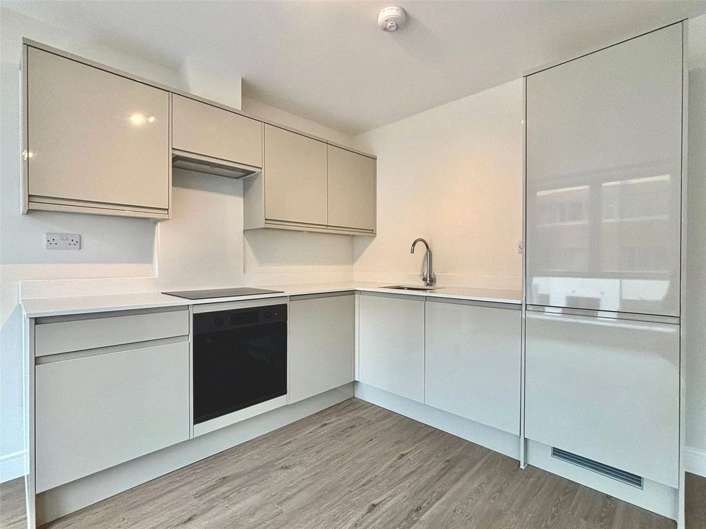 Property photo 3 of 8 Picture No. 10