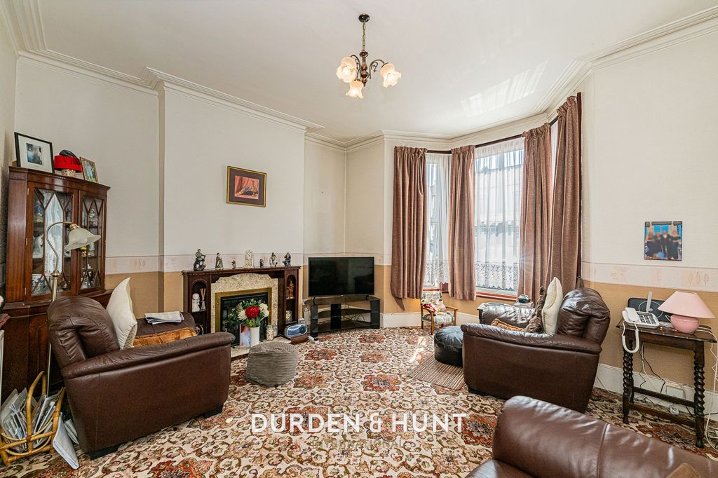 Property photo 2 of 23