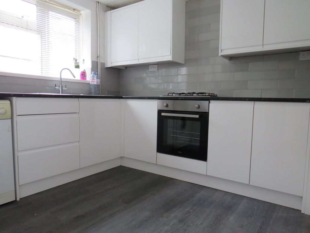 Property photo 2 of 6 Kitchen