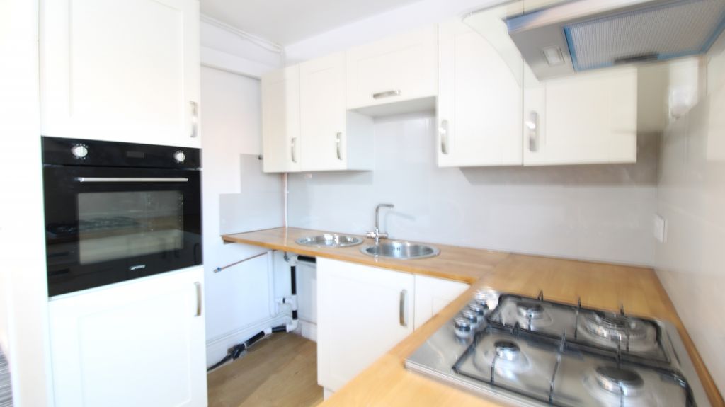 Property photo 3 of 14 Kitchen 1