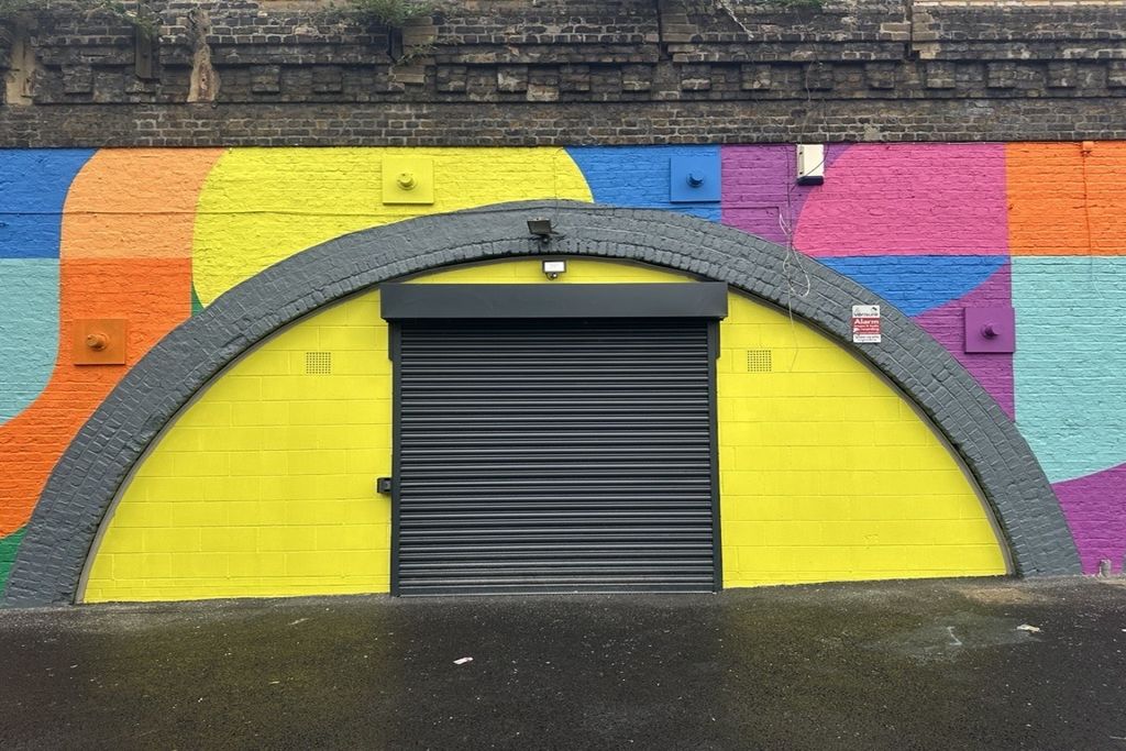 Property photo 3 of 4 The Front Of An Arch.