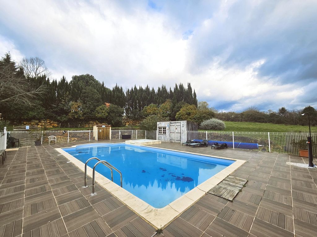 Property photo 3 of 33