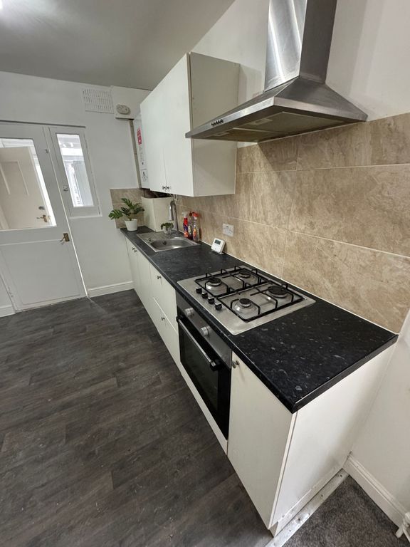 Property photo 3 of 15 Photo 6