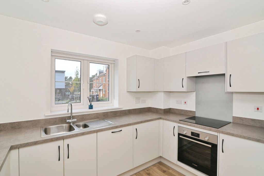 Property photo 2 of 16 Pbox-Img.Jpg