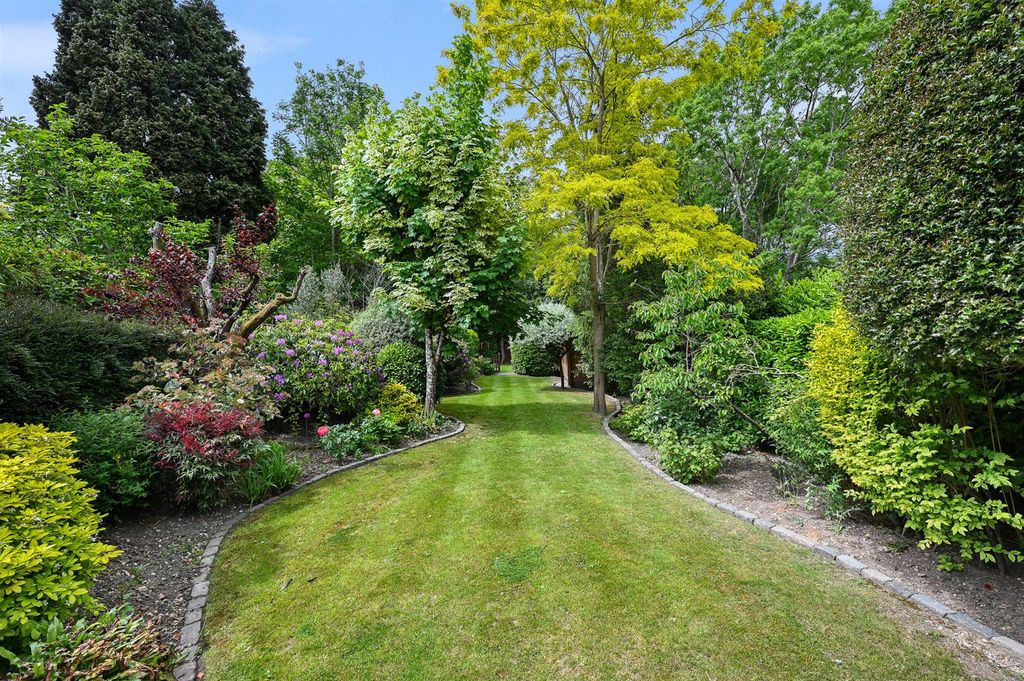 Property photo 2 of 16 Garden