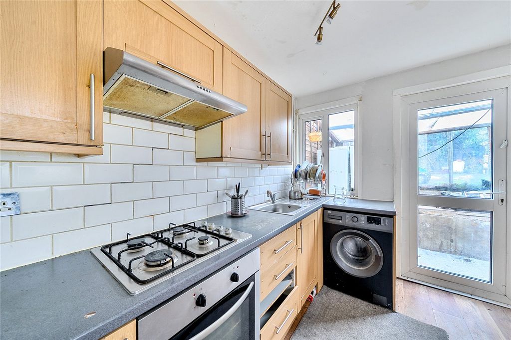 Property photo 2 of 19 Kitchen