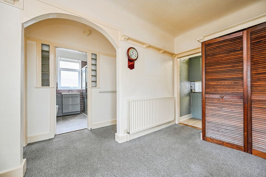 Property photo 2 of 18 Hallway