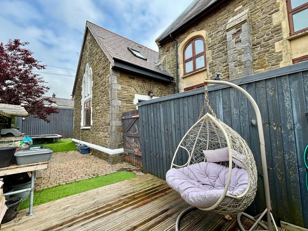 Property photo 1 of 34 Picture No. 12