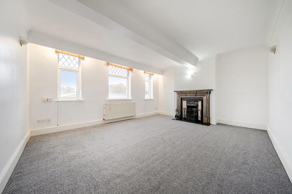 Property photo 2 of 11 1538848-14-6Adb72...