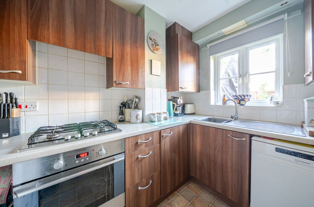 Property photo 3 of 11 1383980-18-69242d...