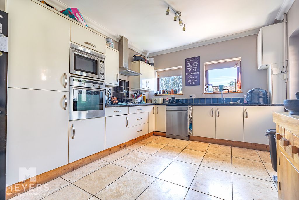 Property photo 3 of 13