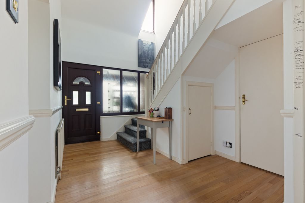 Property photo 3 of 20 Hallway