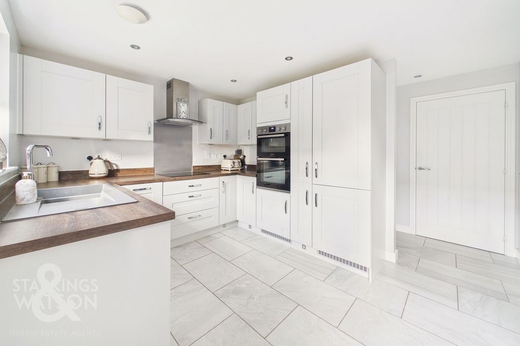 Property photo 3 of 28