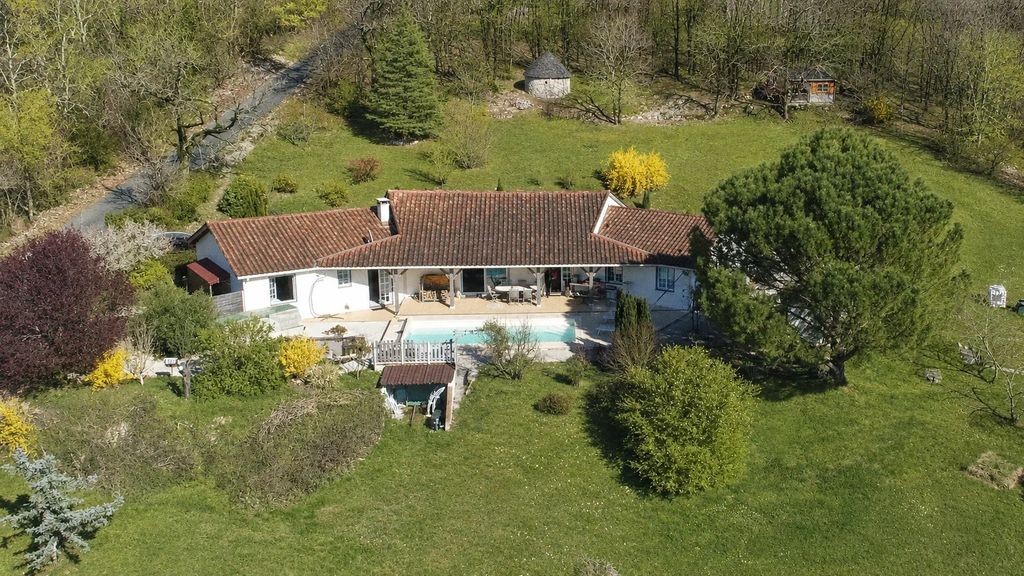 Property photo 1 of 23 House With Pool And Unbeatable View