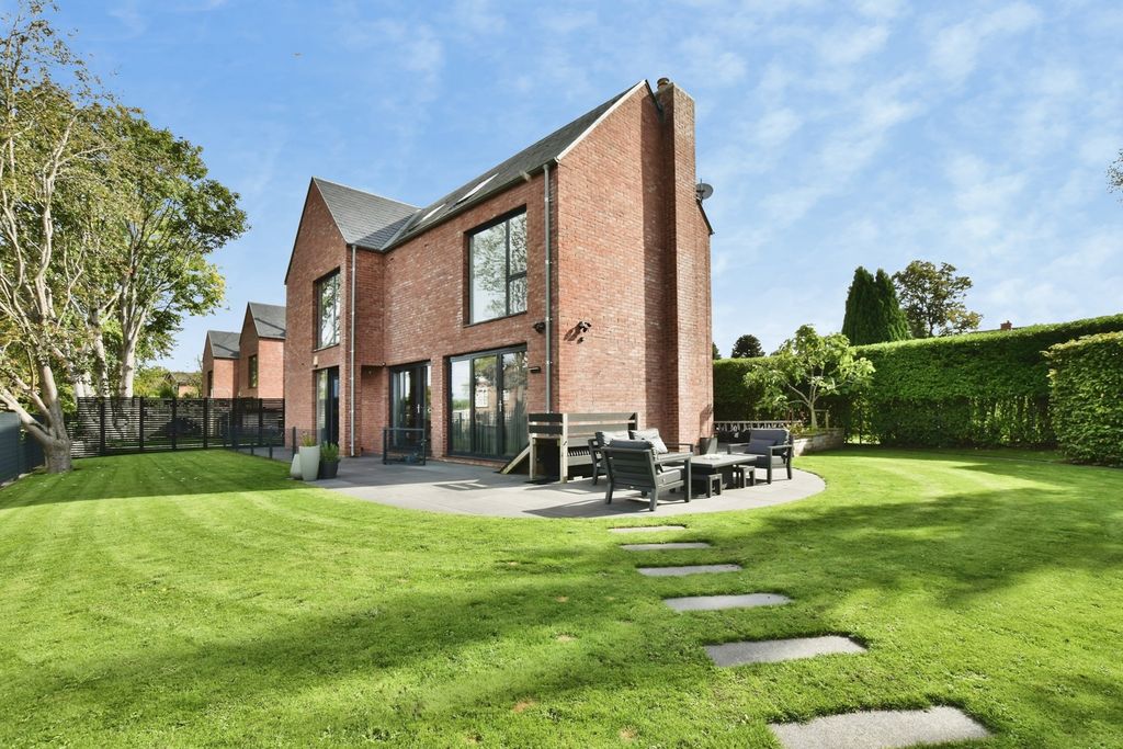 Property photo 2 of 32 Pbox-Img.Jpg