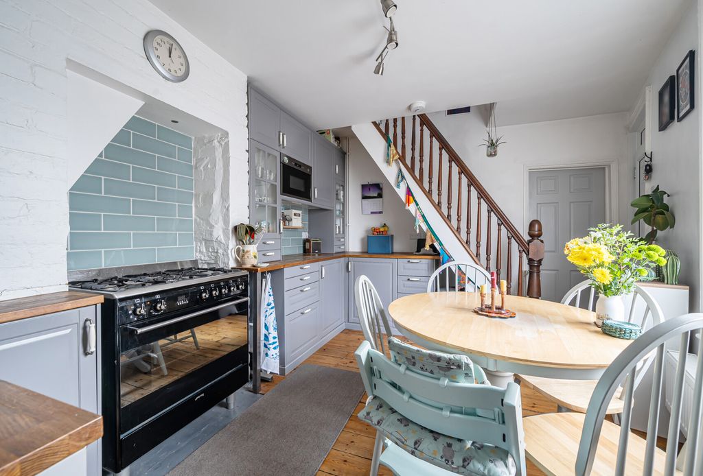 Property photo 2 of 16 1410350-1-698F1B3...