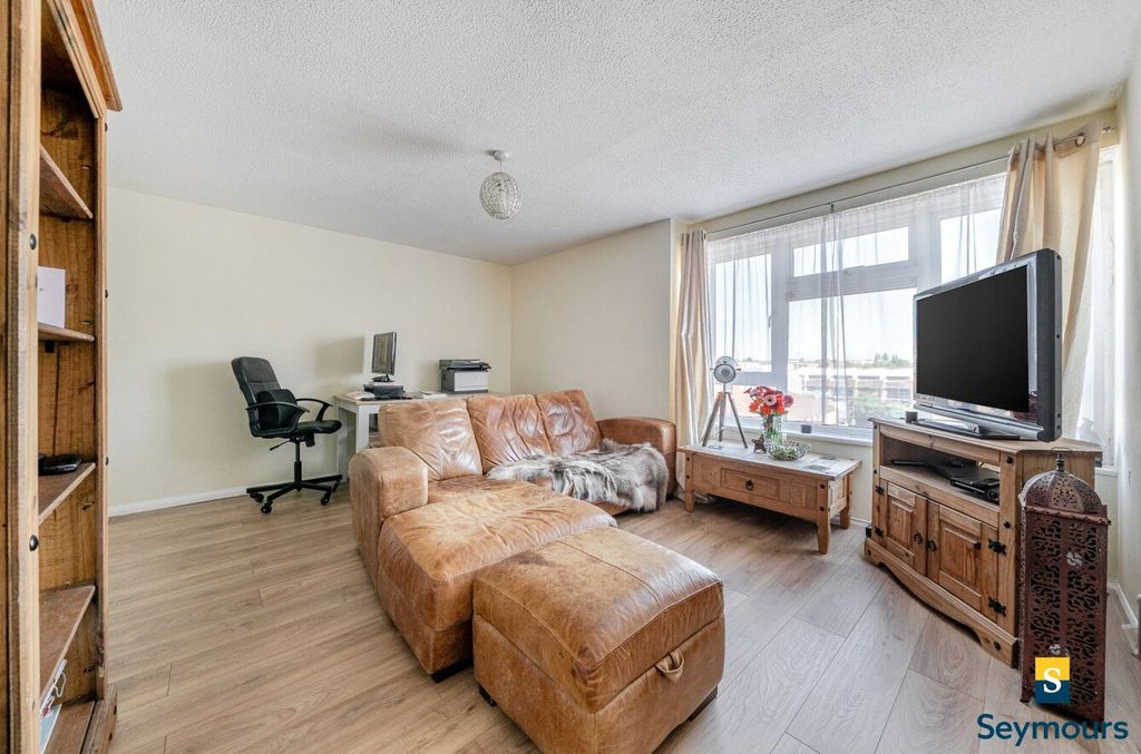 Property photo 1 of 12 Living Room