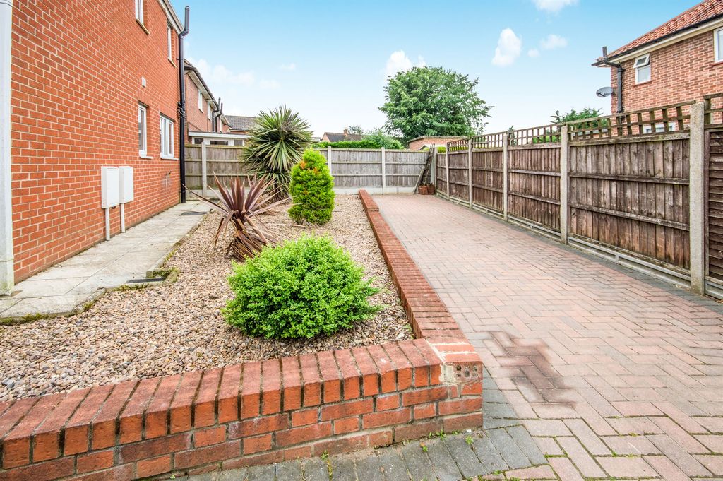 Property photo 2 of 11