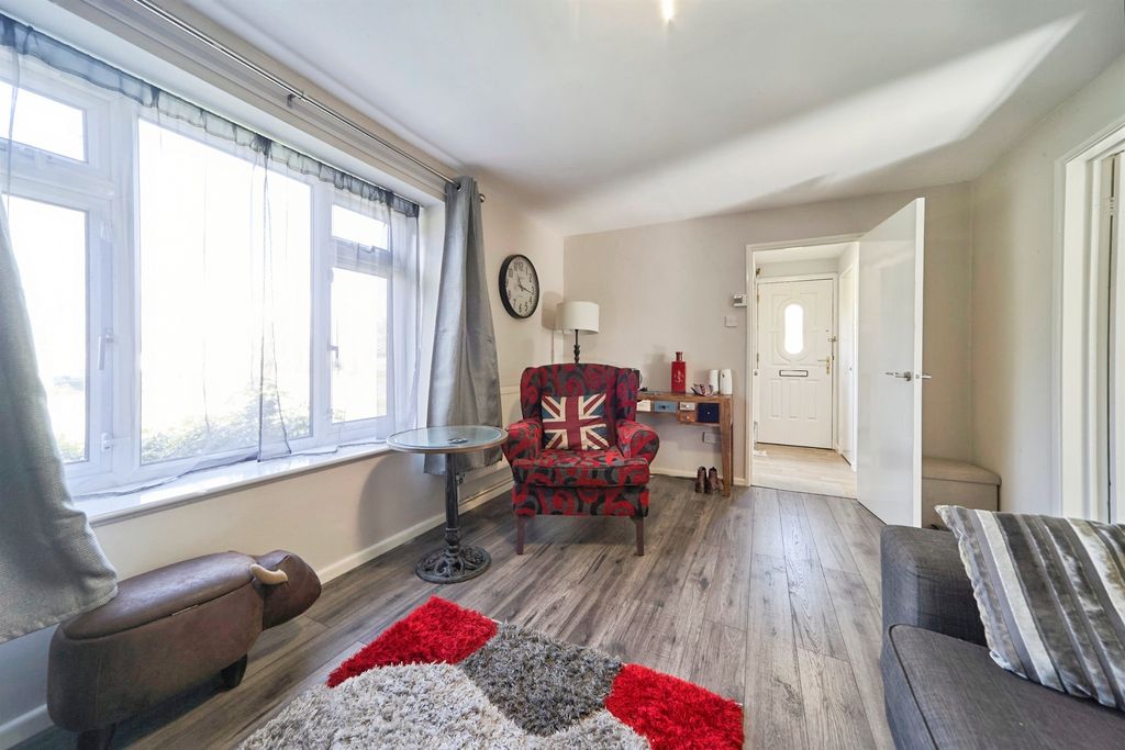 Property photo 2 of 8