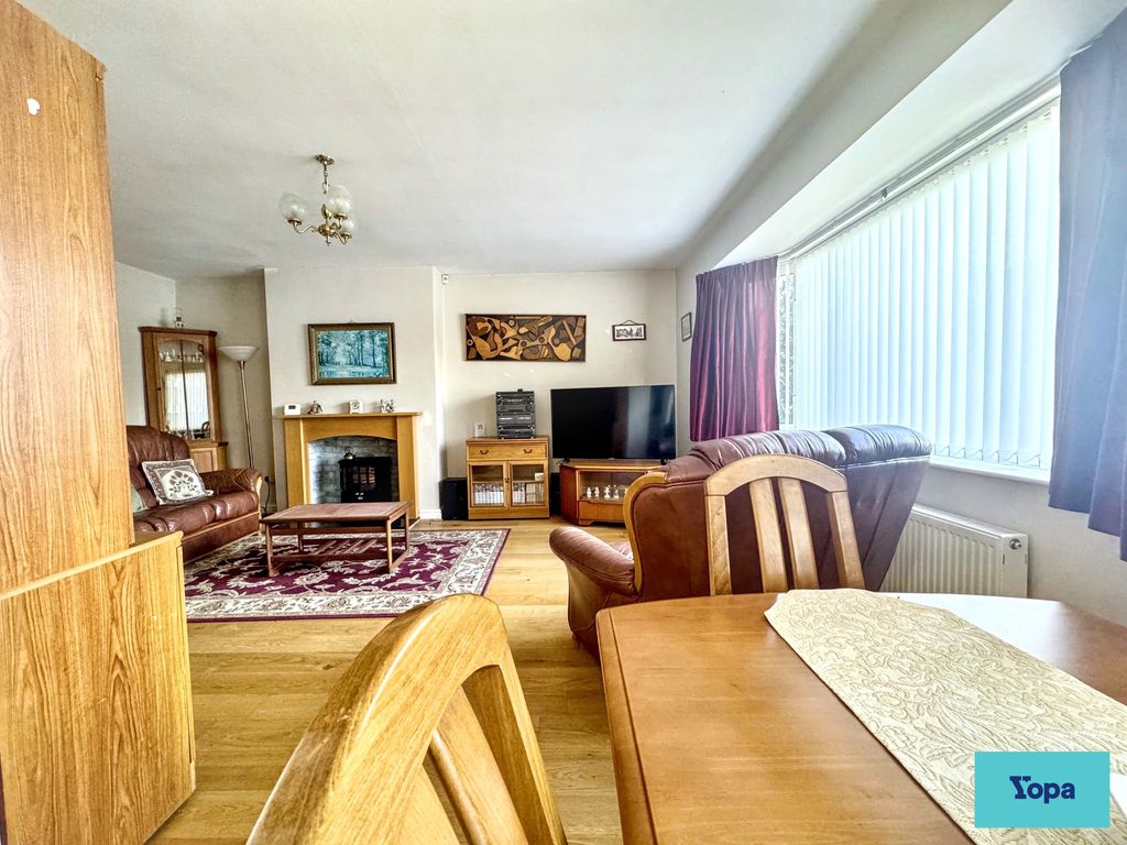 Property photo 3 of 18 Lounge Diner