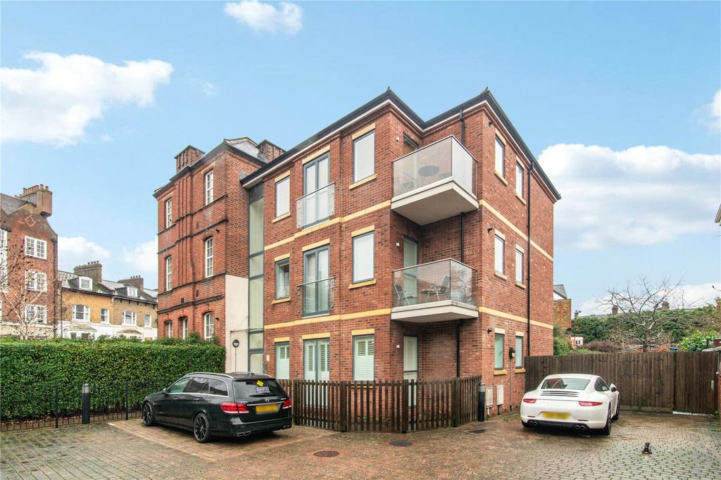 Property photo 2 of 8 Picture No. 17