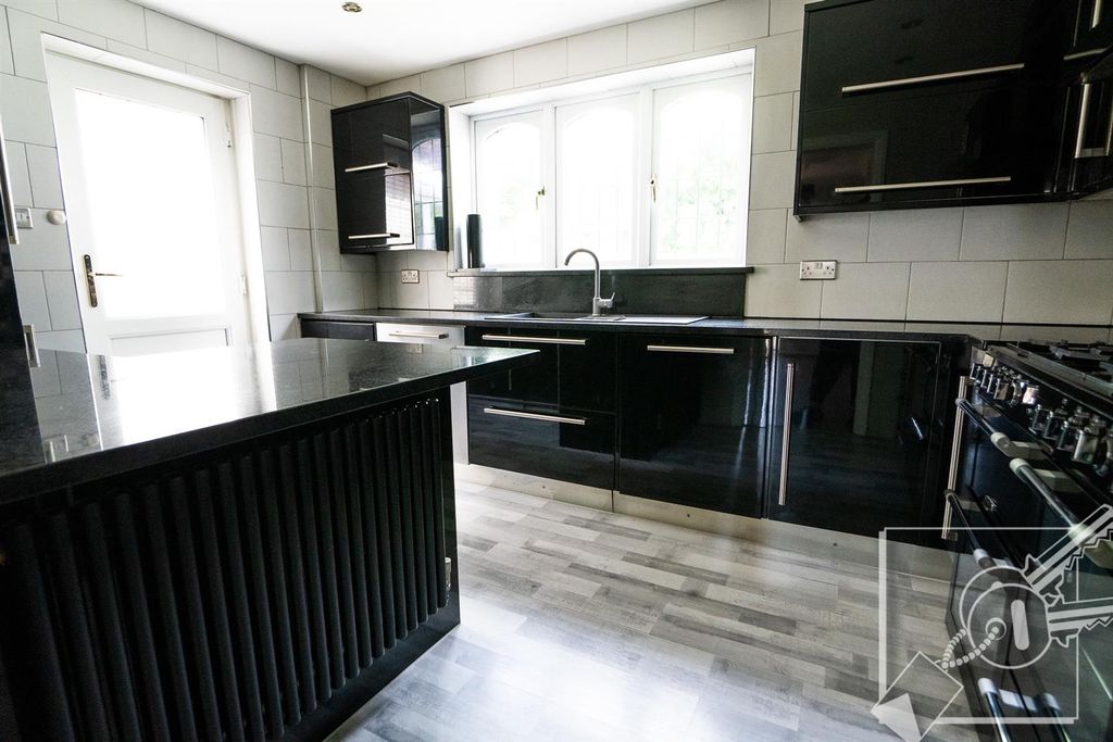Property photo 3 of 39 Kitchen