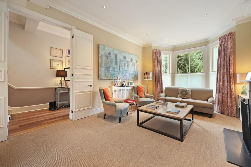 Property photo 2 of 17 Rcfb- Brackenbury Road- Reception 18 (1).Jpg