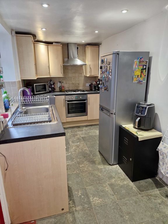 Property photo 2 of 19 Kitchen
