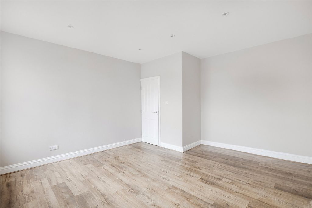 Property photo 3 of 15 Picture No. 04