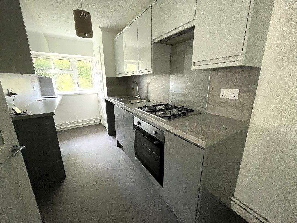 Property photo 3 of 8 Kitchen