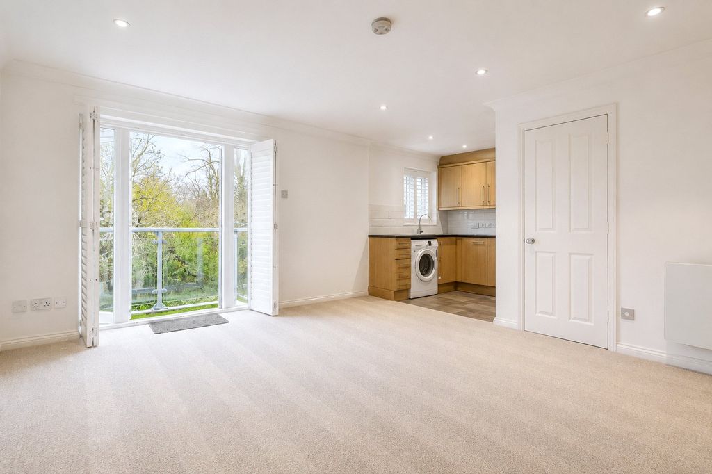 Property photo 2 of 12 Picture No. 32