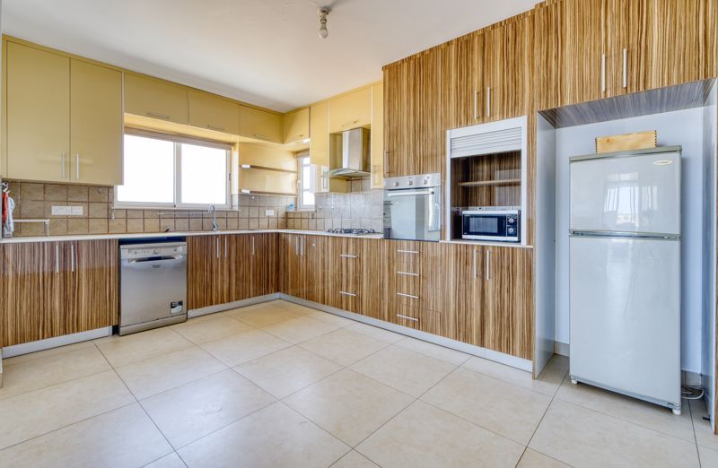 Property photo 2 of 21 Kitchen