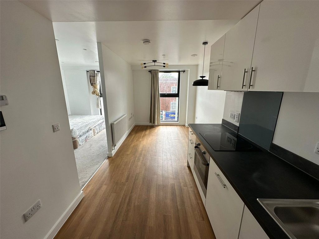 Property photo 2 of 7 Kitchen/Reception