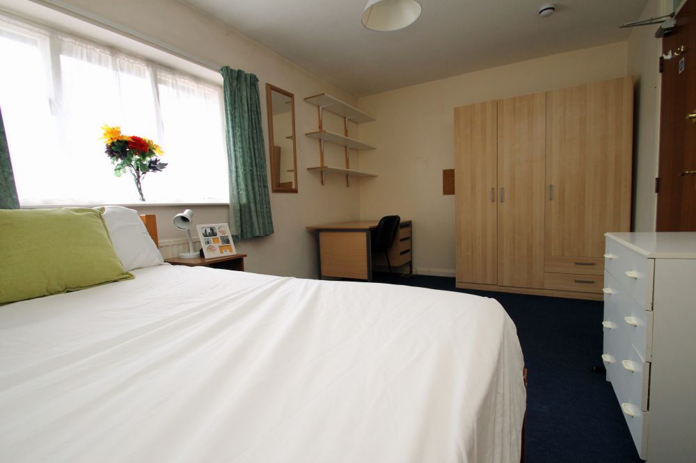 Property photo 1 of 8 Bedroom 2