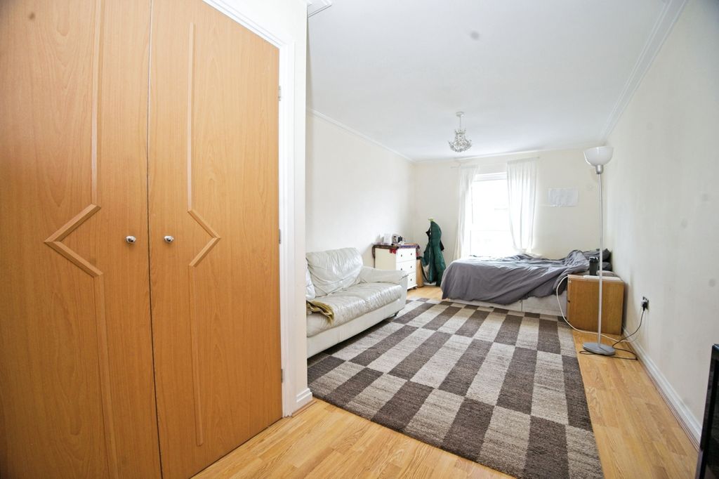 Additional image 7 of 3 bed flat for saleLynton Court, Cardiff, South Glamorgan CF10