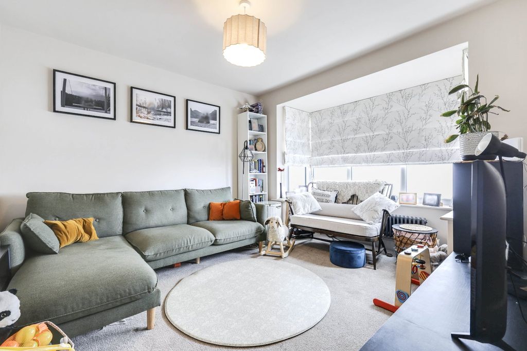 Property photo 2 of 17 Picture No. 12