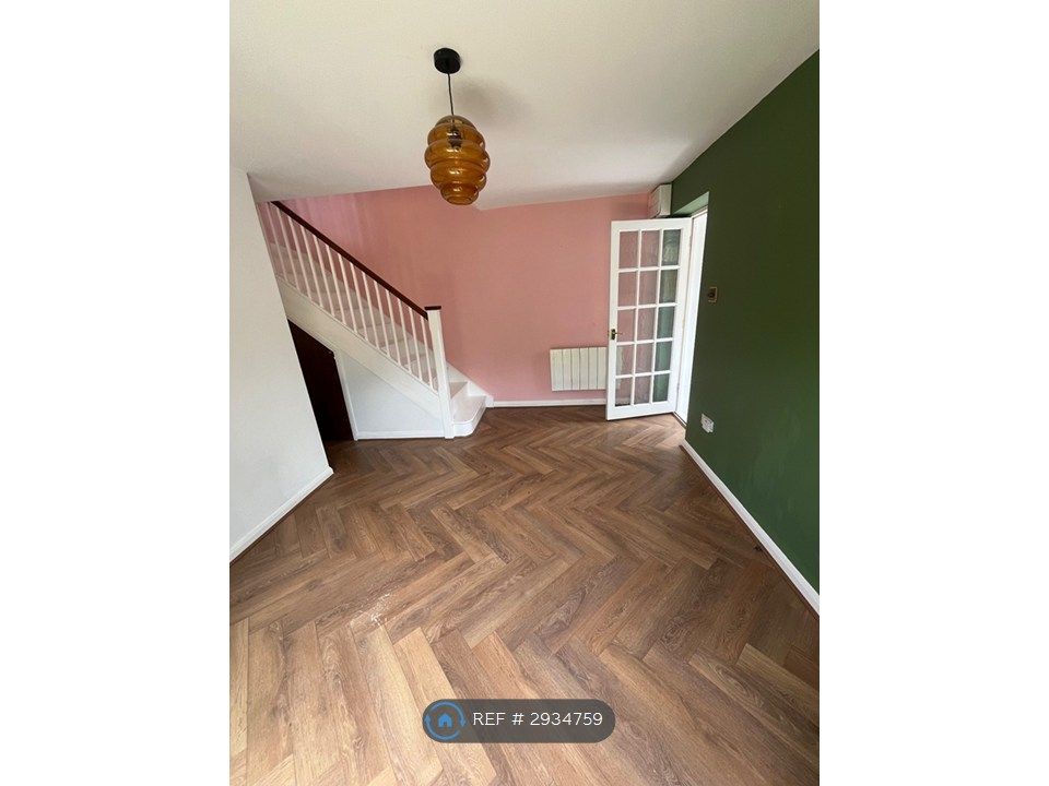Property photo 1 of 13 Living Room