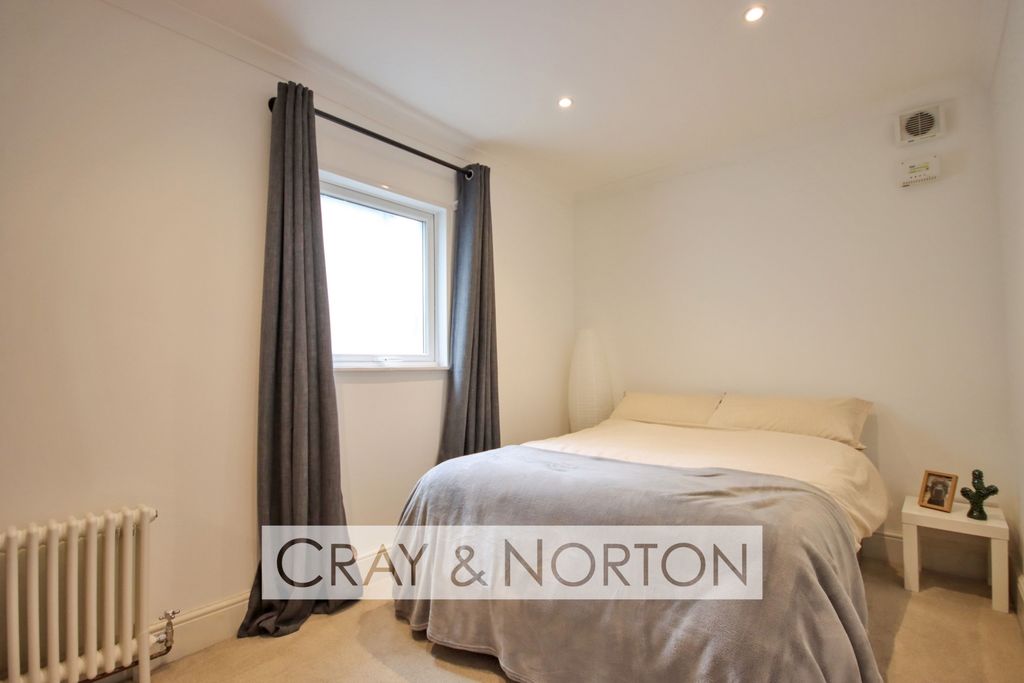 Property photo 3 of 9 Photo 1