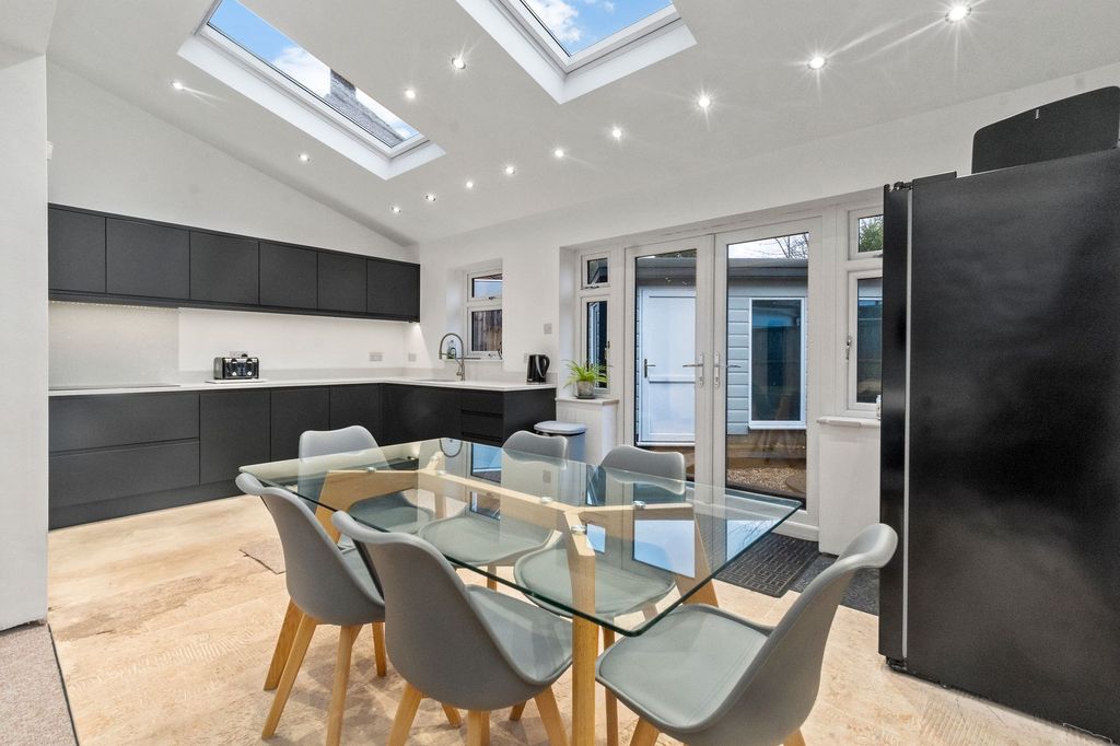 Property photo 3 of 24