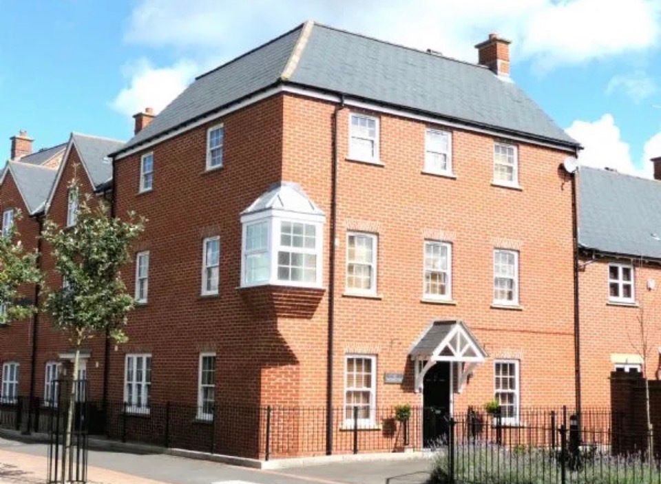 Property photo 1 of 17 Corner Plot