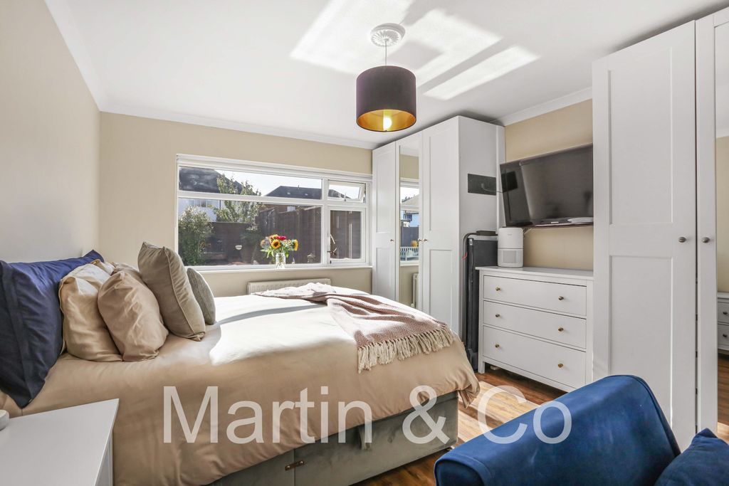 Property photo 3 of 18 1538778361 - 13 Elizabeth Court, Dudley Drive, Sm4