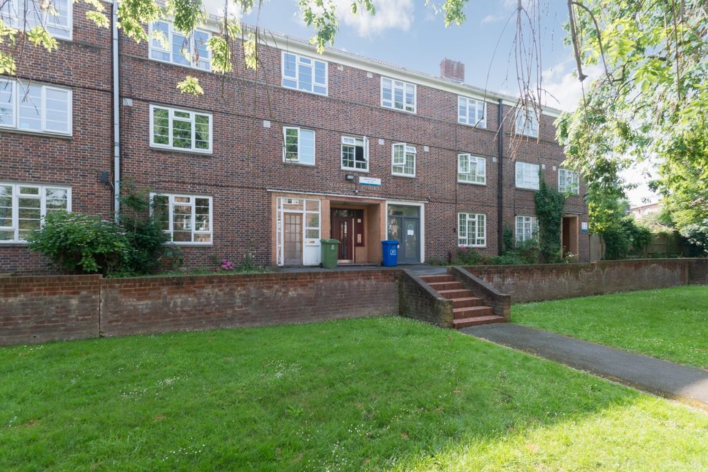 Property photo 1 of 14 39 Melford Court-12