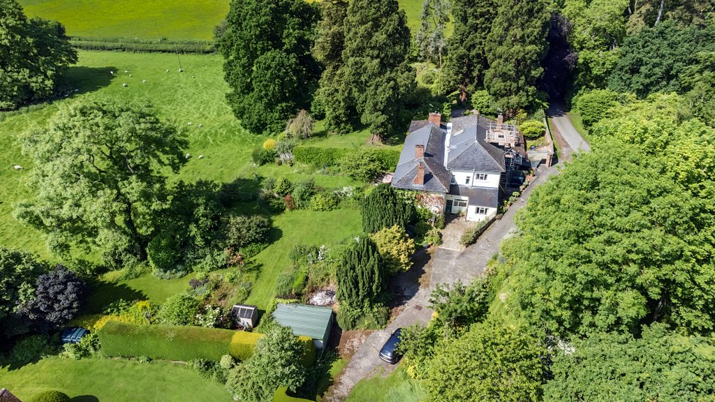 Property photo 2 of 18