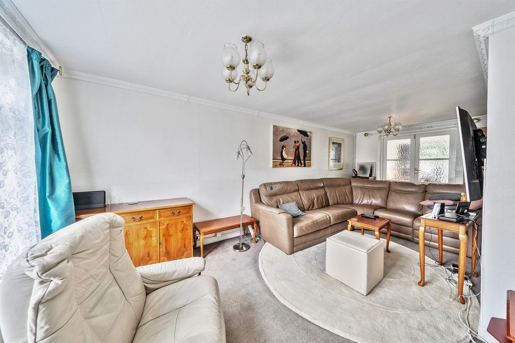 Property photo 3 of 12