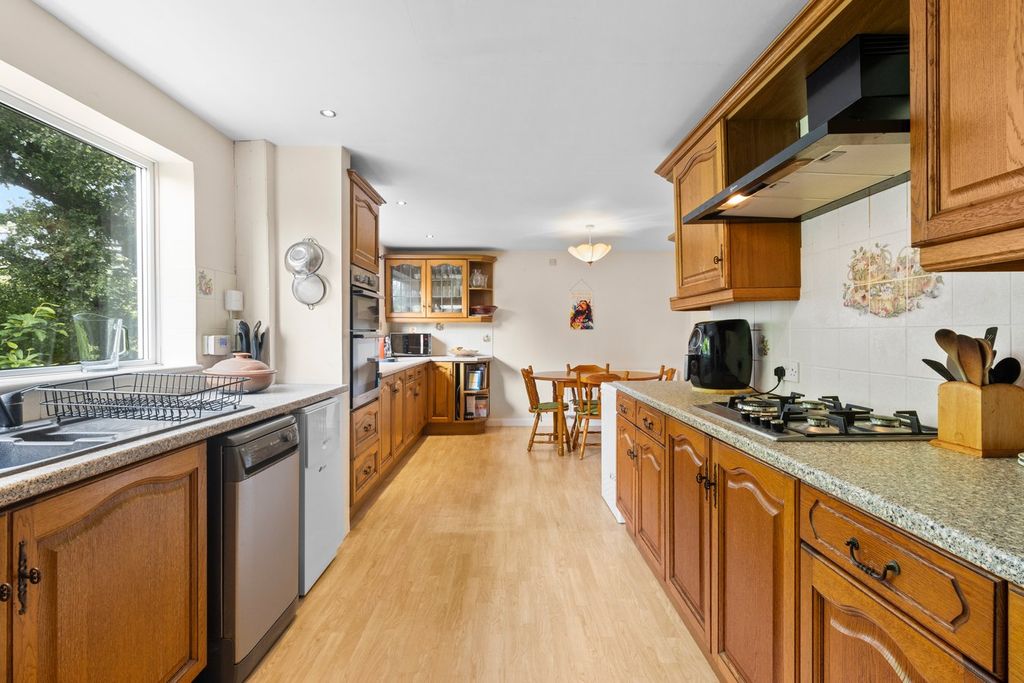 Property photo 3 of 43