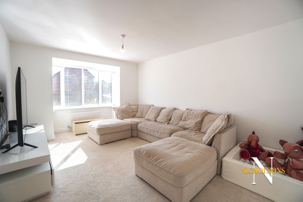 Property photo 3 of 23 4396543