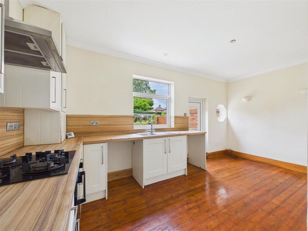 Property photo 3 of 11 Dining Kitchen