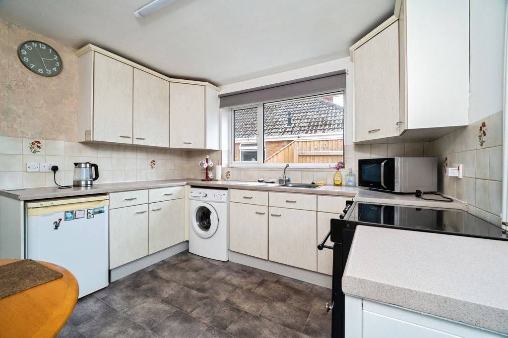 Property photo 3 of 15 Kitchen Pic 2