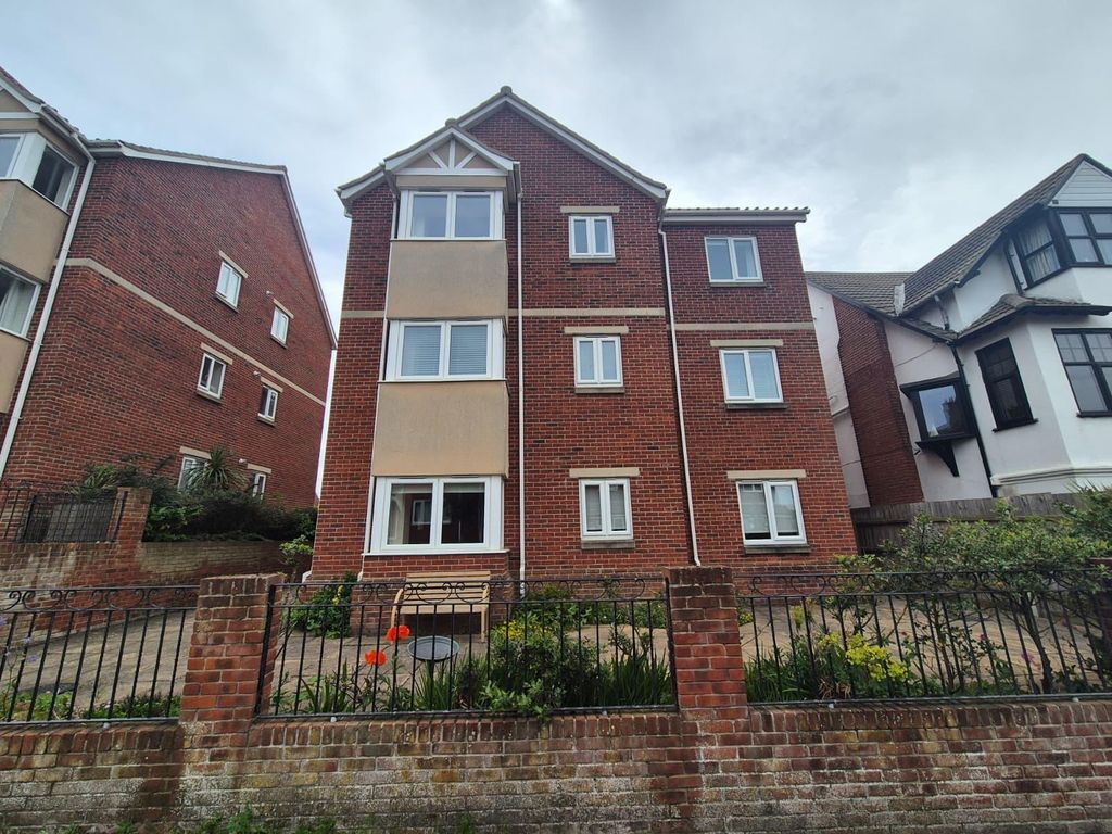 Property photo 1 of 16 Flat 1, Kings Court Cliff Road, Sheringham, Nr26 8Fb (15).Jpg